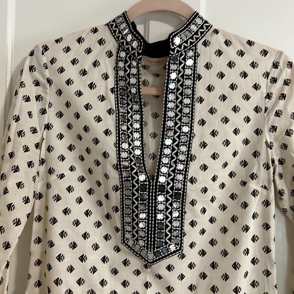 Tory Burch sequin tunic with fish blockprint - Picture 2 of 3